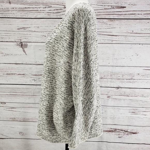 Chico's Black White Knit Textured Mini Fringe Dolman Sleeve Top Size 3 - Picture 3 of 15